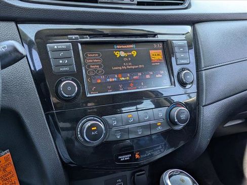 Used 2018 Nissan Rogue S image 14