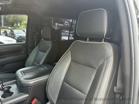 Used 2023 GMC Yukon XL SLT w/ SLT Premium Package RWD image 10