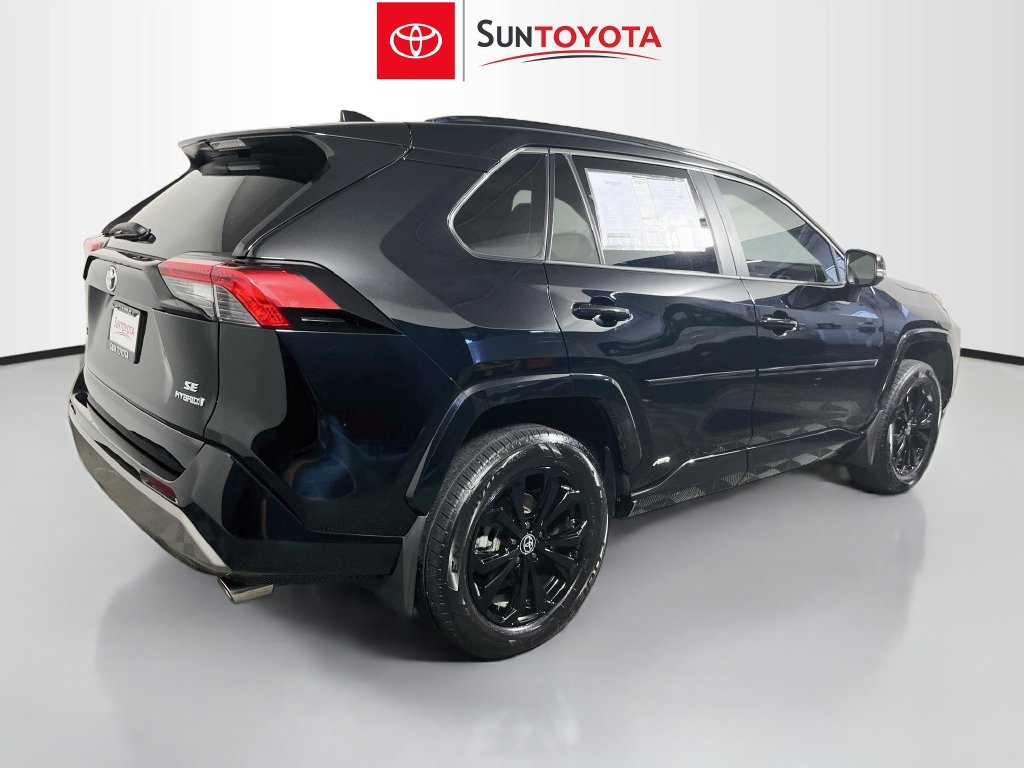 Used 2022 Toyota RAV4 SE AWD/4WD image 3