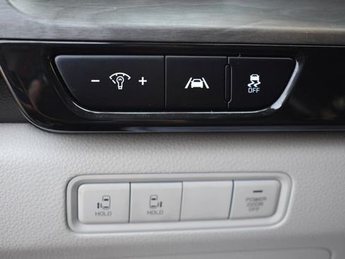 Certified 2023 Kia Carnival EX FWD image 23