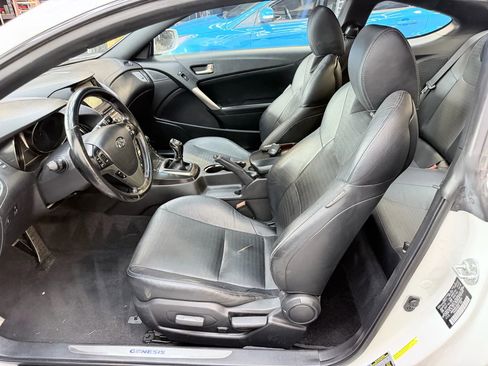 Used 2013 Hyundai Genesis 3.8 image 11
