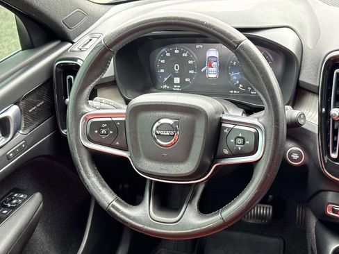 Used 2021 Volvo XC40 T4 Inscription FWD image 9