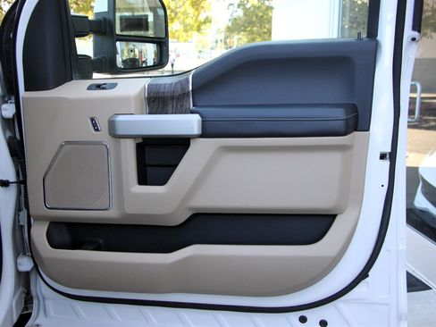 Used 2019 Ford F350 Lariat w/ Lariat Ultimate Package image 18