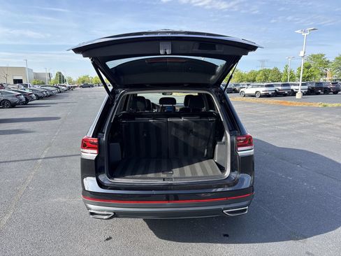 Used 2025 Volkswagen Atlas SE AWD/4WD image 25