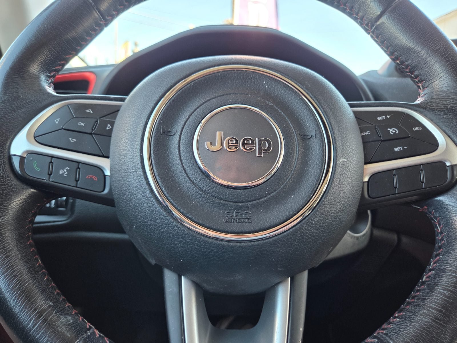 Used 2015 Jeep Renegade Trailhawk AWD/4WD image 19