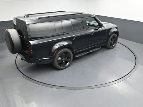Used 2025 Land Rover Defender 130 X-Dynamic SE image 35