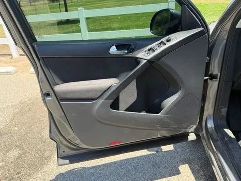 Used 2018 Volkswagen Tiguan Limited w/ Premium Package FWD image 7