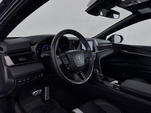 Used 2025 Toyota Camry SE image 12