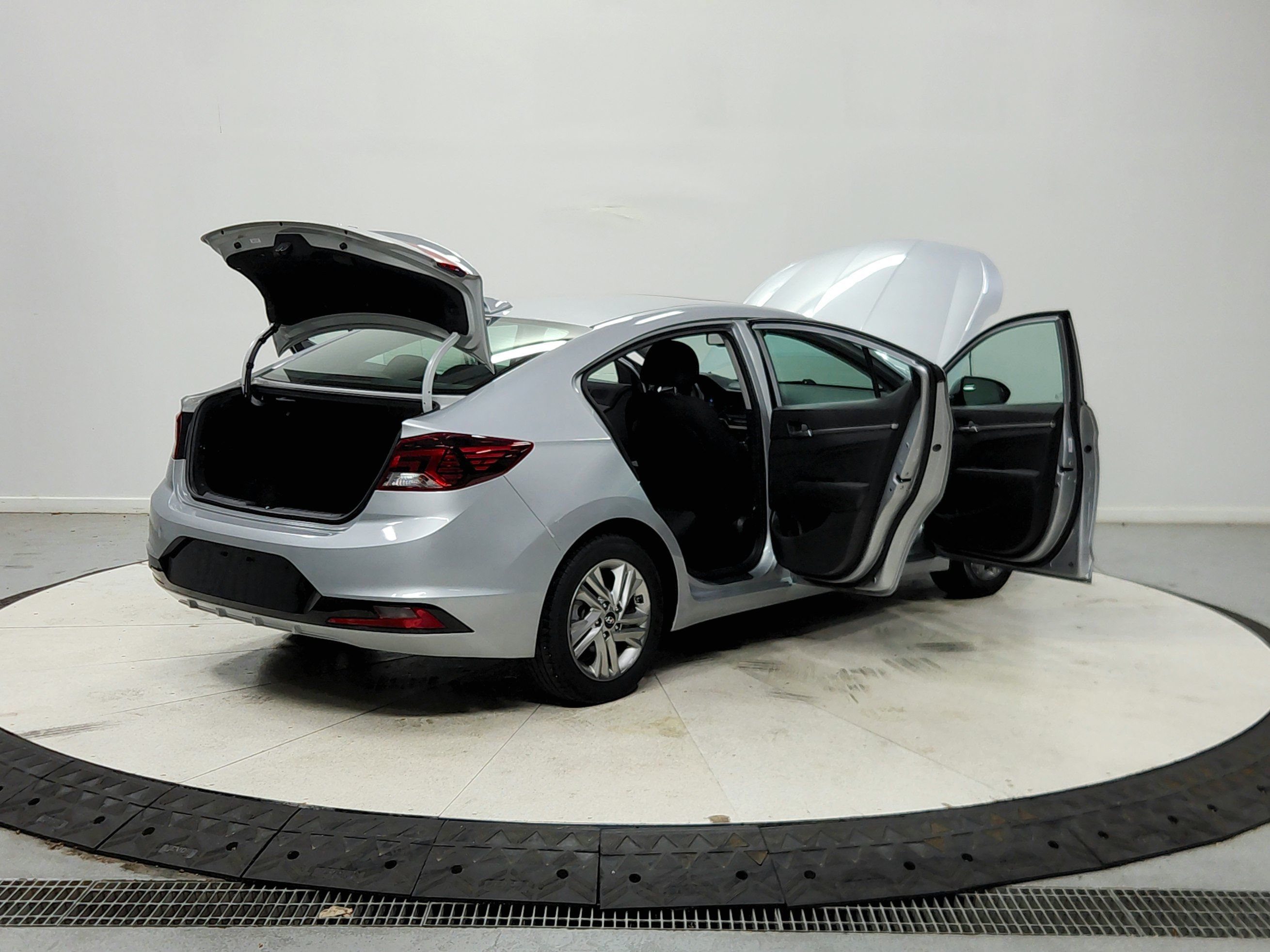 Used 2020 Hyundai Elantra Value Edition w/ Cargo Package (C1) FWD image 16