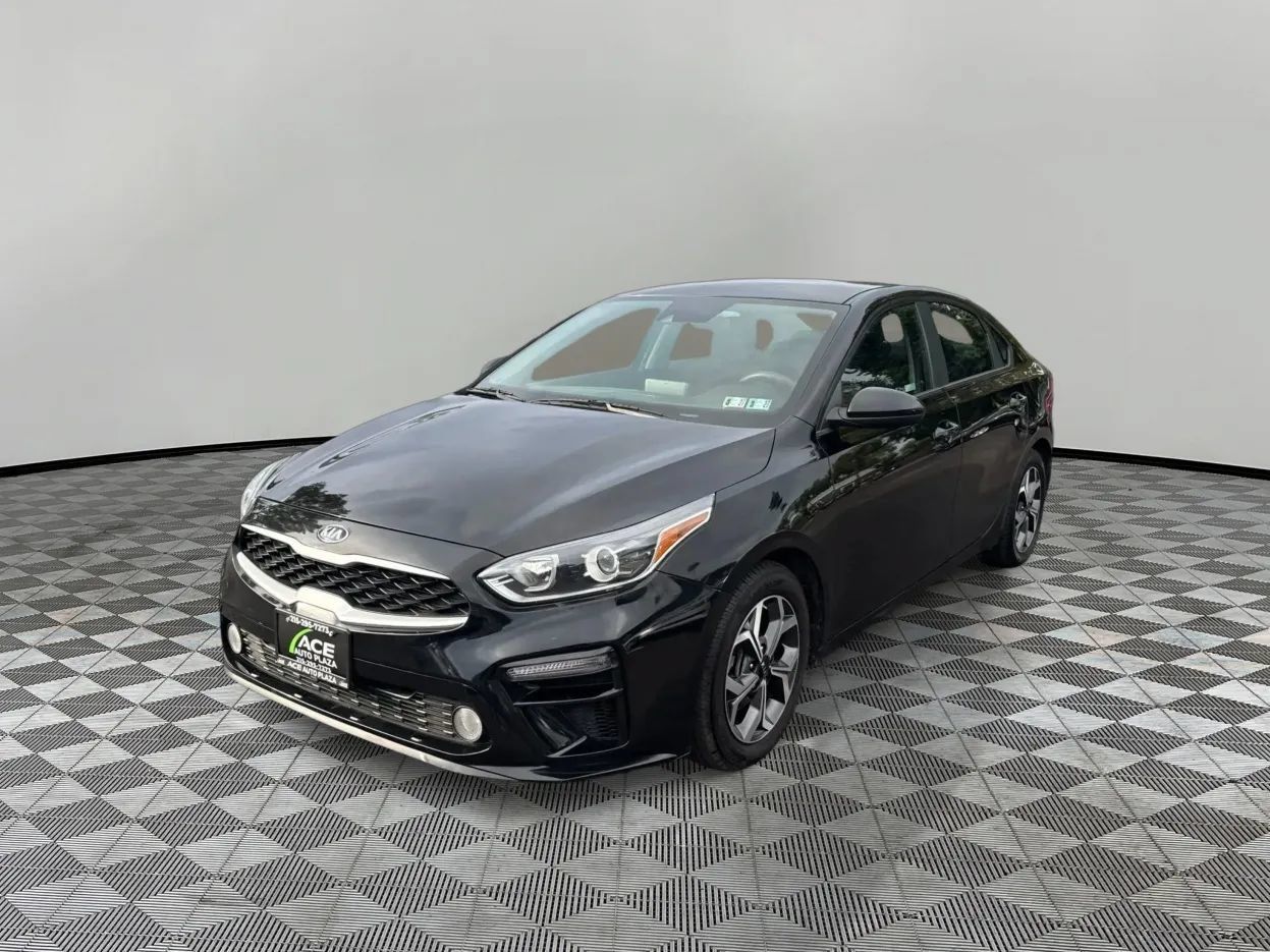 Used 2019 Kia Forte LXS FWD image 2