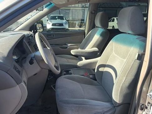 Used 2009 Toyota Sienna CE image 9
