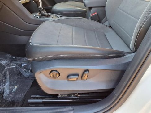 Used 2022 Volkswagen Taos SE FWD image 19