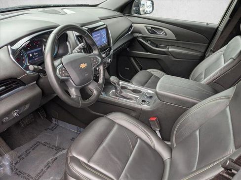 Used 2023 Chevrolet Traverse LT w/ LT Premium Package AWD/4WD image 9