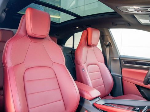 Certified 2025 Porsche Macan Electric image 25