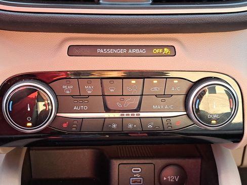 Used 2022 Ford Escape SEL w/ Technology Package FWD image 23