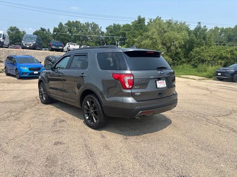 Used 2017 Ford Explorer XLT w/ Equipment Group 202A AWD/4WD image 3