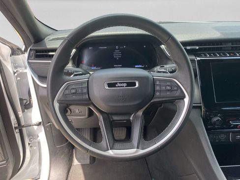 Used 2024 Jeep Grand Cherokee L Laredo RWD image 18
