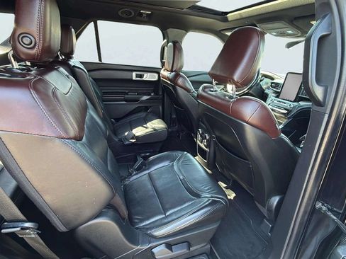 Used 2020 Ford Explorer Platinum w/ Premium Technology Package AWD/4WD image 18