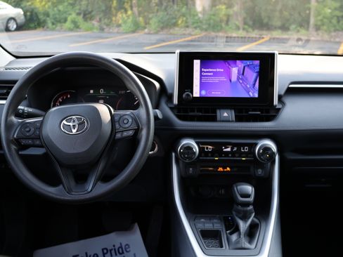 Certified 2025 Toyota RAV4 XLE FWD image 23