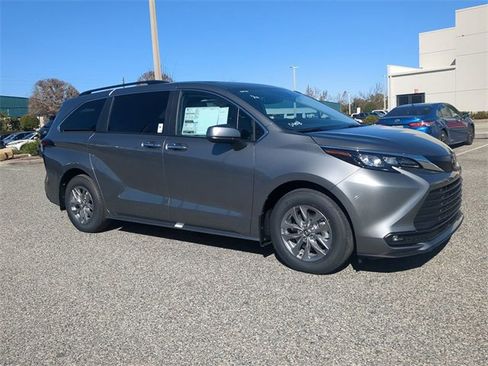 New 2026 Toyota Sienna XLE image 1