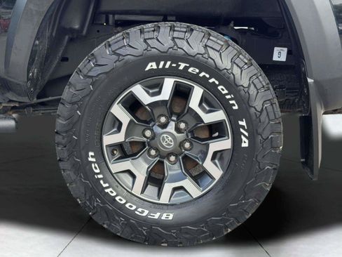 Used 2022 Toyota Tacoma TRD Off-Road w/ Technology Package AWD/4WD image 65