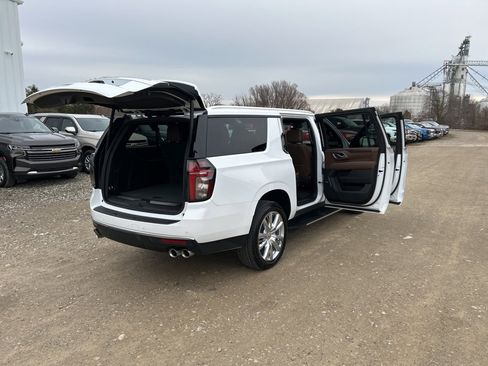 Used 2024 Chevrolet Suburban High Country image 31