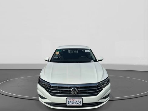 Used 2019 Volkswagen Jetta SE FWD image 3