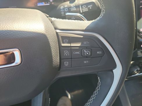 Used 2024 Jeep Grand Cherokee Altitude image 5