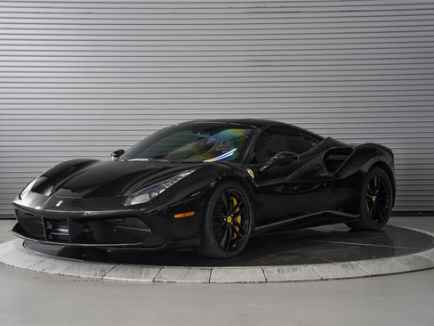 Used 2016 Ferrari 488 GTB RWD image 1