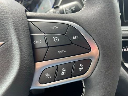 New 2026 Chrysler Pacifica Select image 17