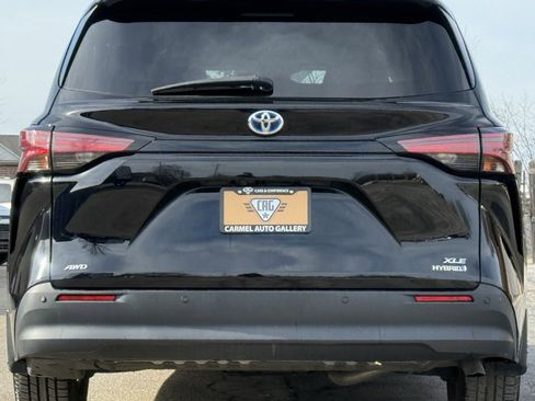 Used 2021 Toyota Sienna XLE image 4