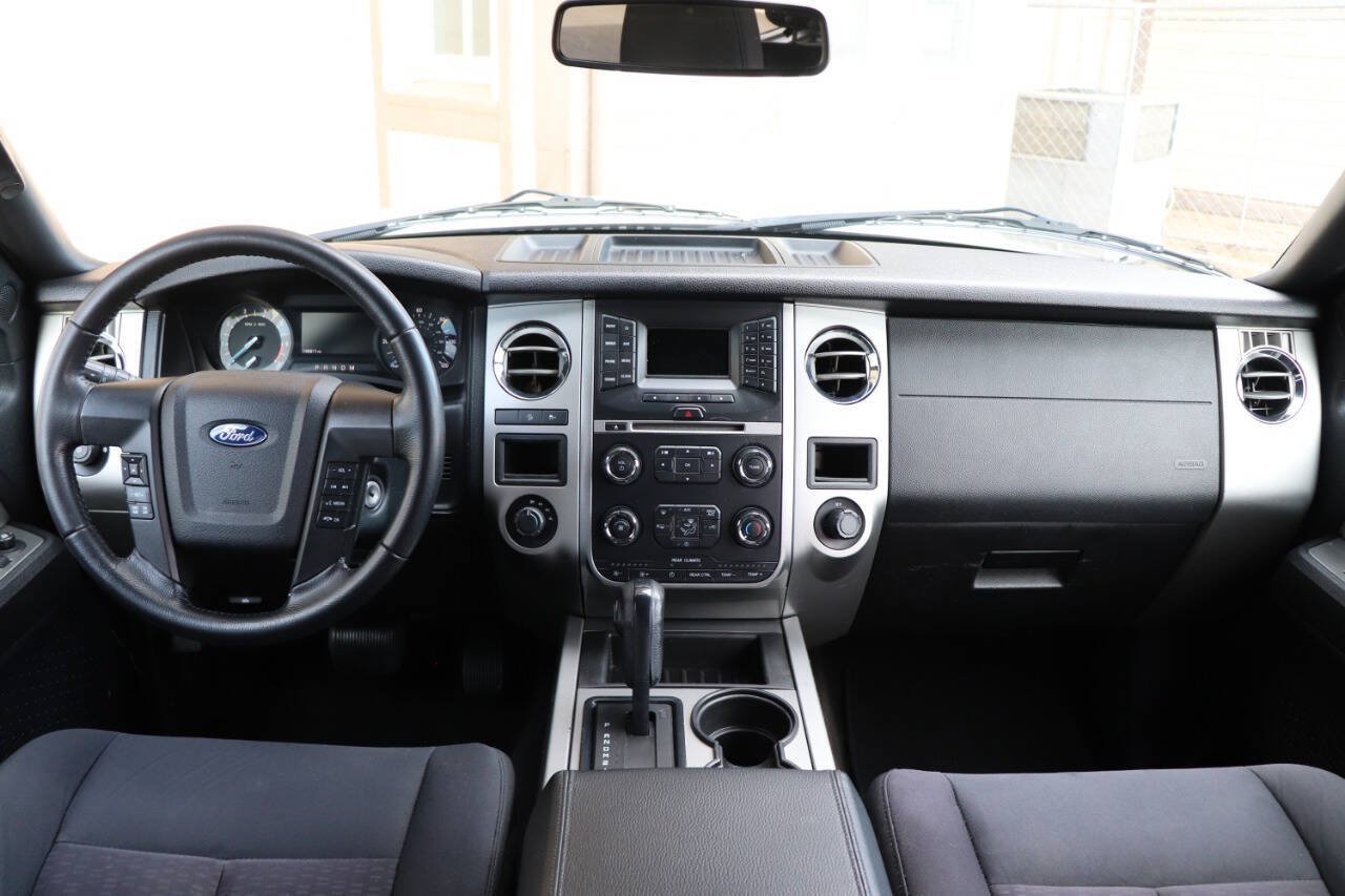 Used 2015 Ford Expedition XLT AWD/4WD image 22
