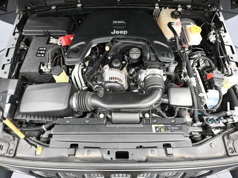 Used 2018 Jeep Wrangler Unlimited Sahara image 48