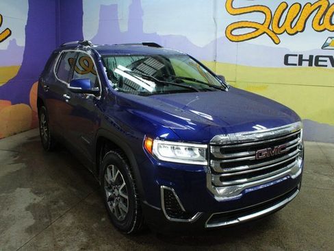 Used 2023 GMC Acadia SLE w/ Driver Convenience Package image 2