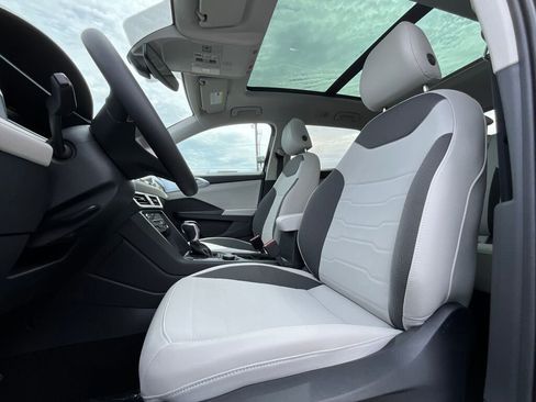 New 2025 Volkswagen Taos SE image 10