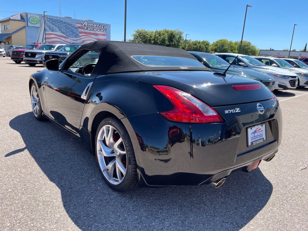 Used 2015 Nissan 370Z Touring Sport RWD image 4