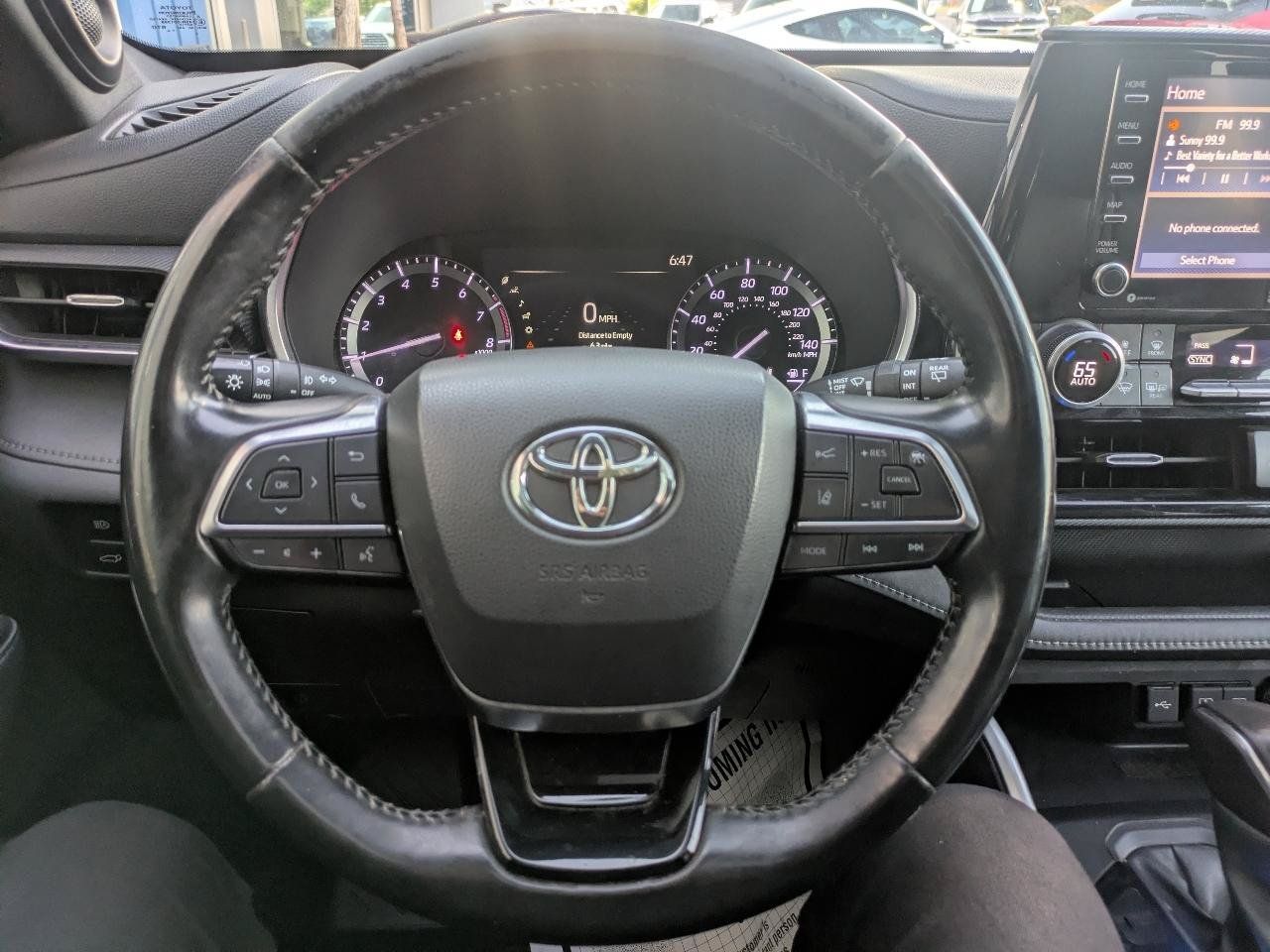 Used 2021 Toyota Highlander XSE FWD image 8