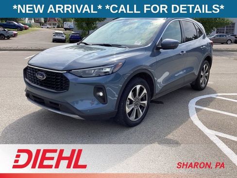 Used 2024 Ford Escape Platinum AWD/4WD image 3