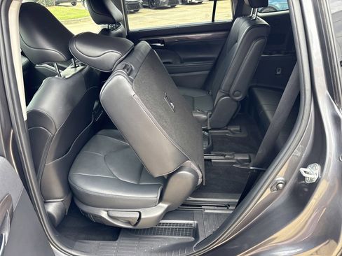 Used 2022 Toyota Highlander Platinum image 15
