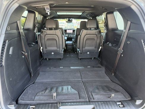 Used 2025 Chrysler Pacifica Limited FWD image 18
