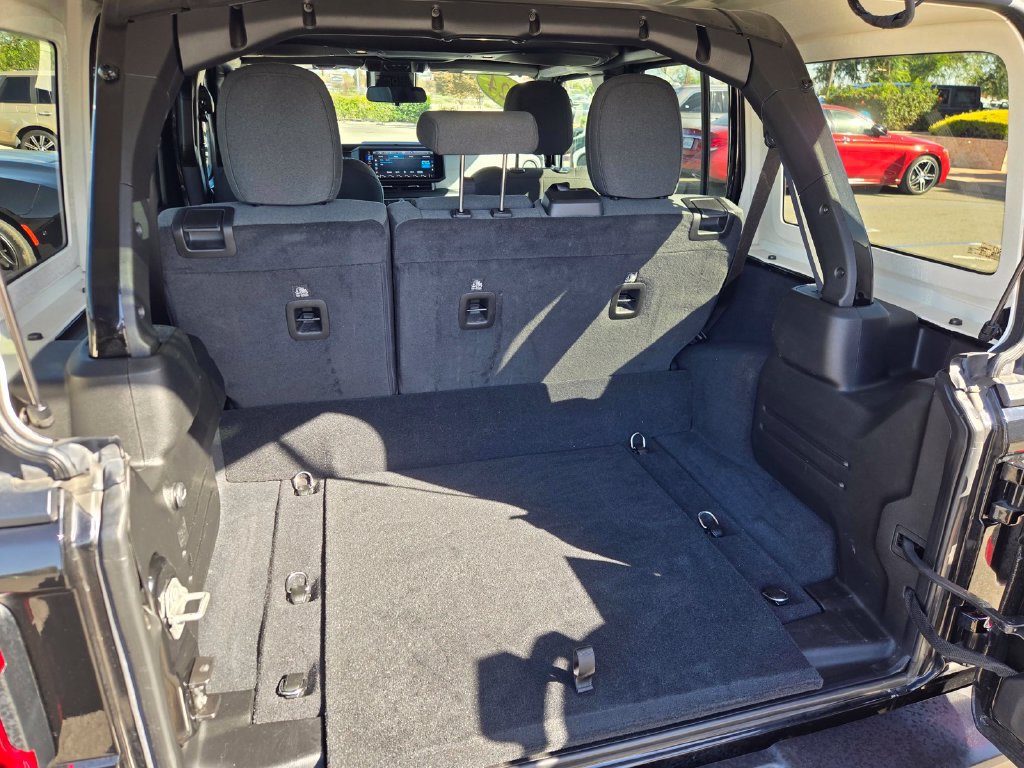 Used 2024 Jeep Wrangler Unlimited w/ Convenience Group AWD/4WD image 32