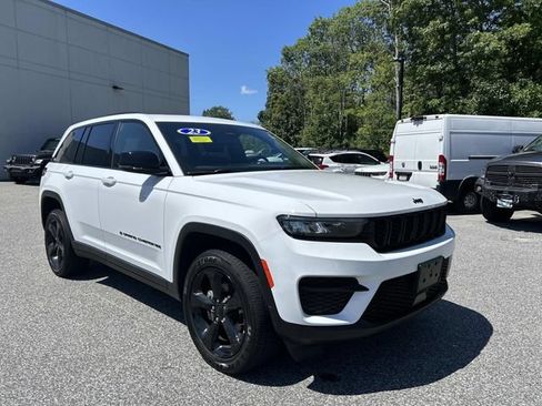 Used 2023 Jeep Grand Cherokee Altitude AWD/4WD image 1