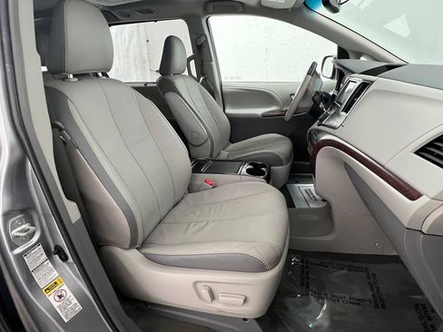 Used 2013 Toyota Sienna Limited w/ Premium Pkg AWD/4WD image 12