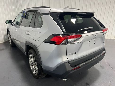 Used 2021 Toyota RAV4 XLE Premium image 23