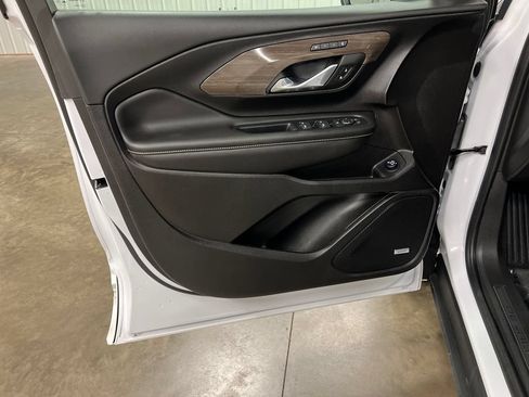 Certified 2024 GMC Terrain Denali w/ Denali Premium Package AWD/4WD image 15
