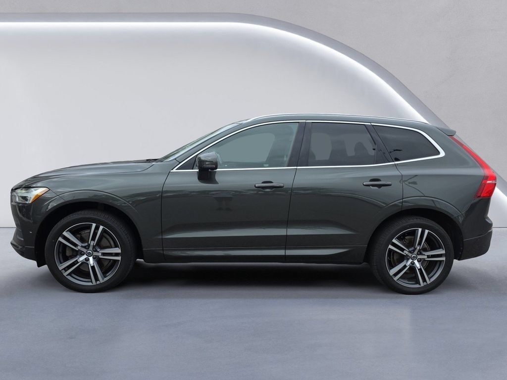 Used 2019 Volvo XC60 T6 Momentum w/ Multimedia Package AWD/4WD image 4