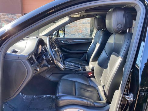 Used 2018 Porsche Macan S image 9