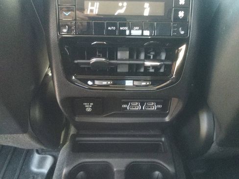 Used 2022 Jeep Grand Cherokee L Limited image 13