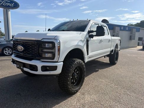 Used 2024 Ford F250 Lariat w/ Lariat Ultimate Package AWD/4WD image 2