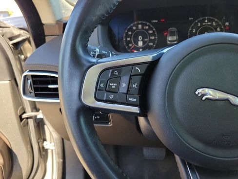 Used 2020 Jaguar F-PACE Prestige image 13